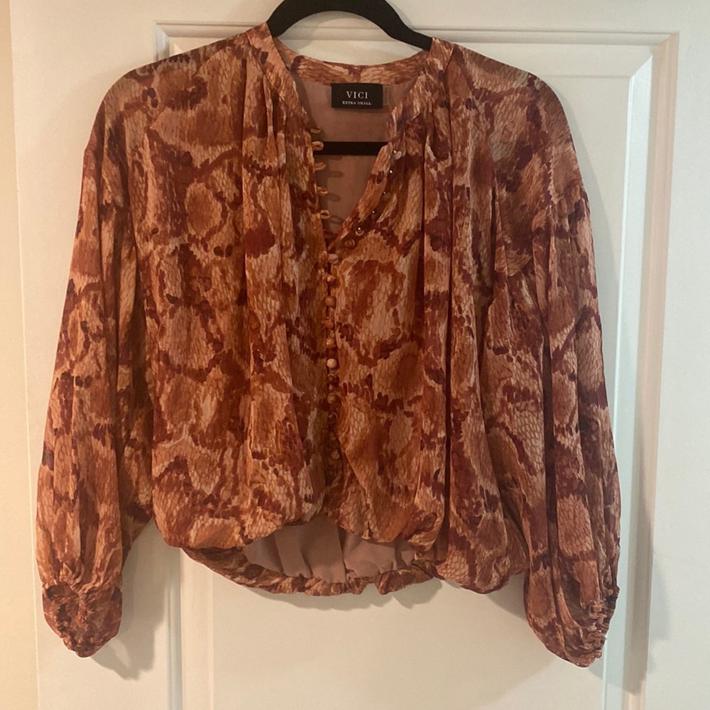 Vici chiffon button up snakeskin blouse XS